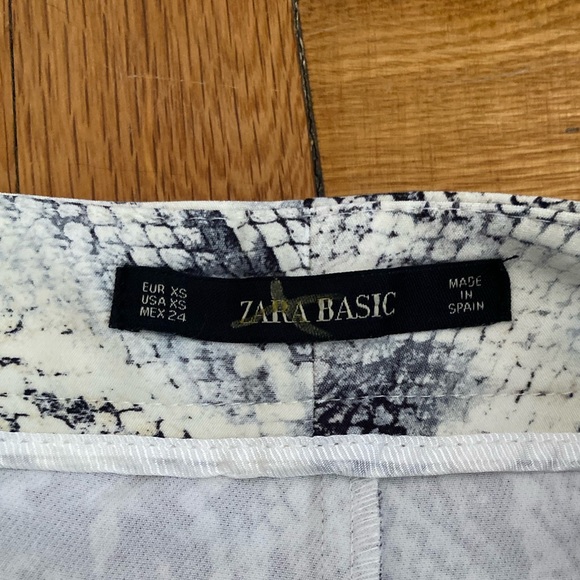 ZARA Basic Snake Print Pants XS High Waist Slim Leg Black White - Picture 9 of 9